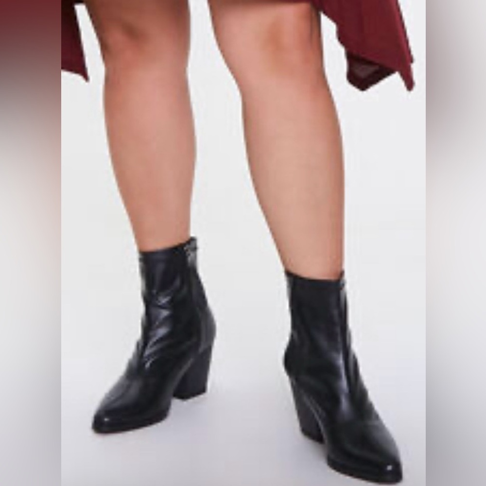 FOREVER 21 FAUX LEATHER BOOTIES NEVER WORN